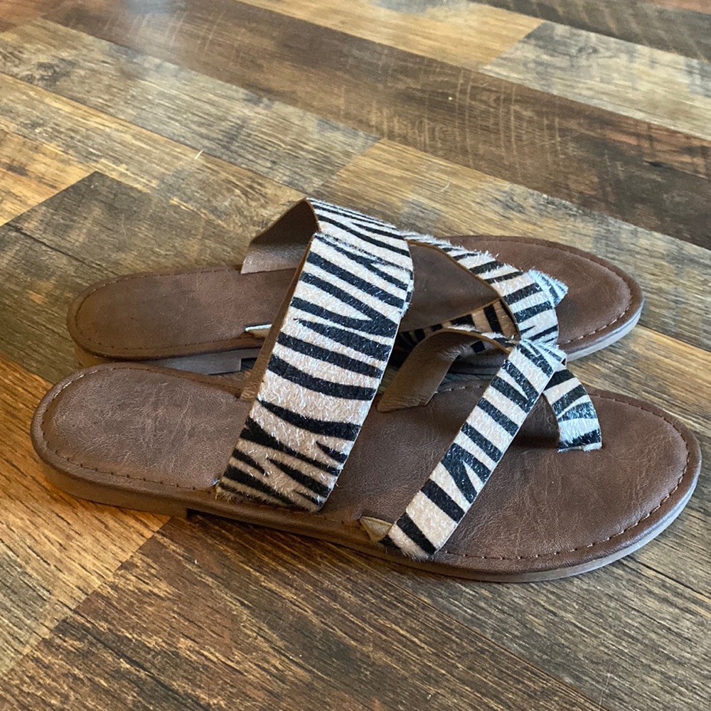 NWOT Seven7 animal print sandals size 10